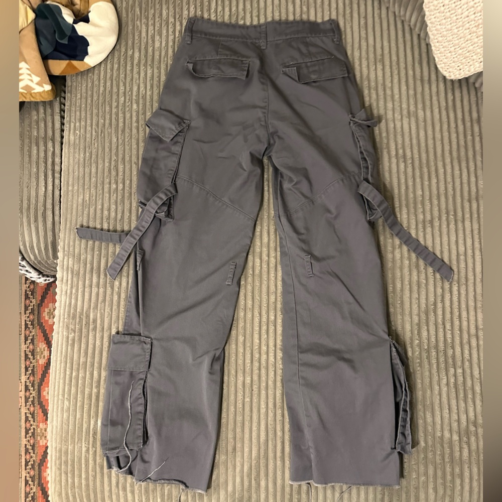 Women’s Gray Cargo Pants - Picture 4 of 8